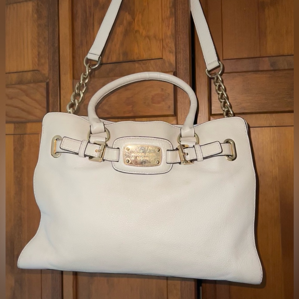 Michael Kors White Purse with Gold Details (fair condition)
